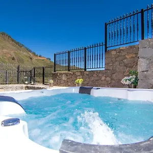 Panzió Mogarén: Jacuzzi&beautiful Views, Vega de San Mateo